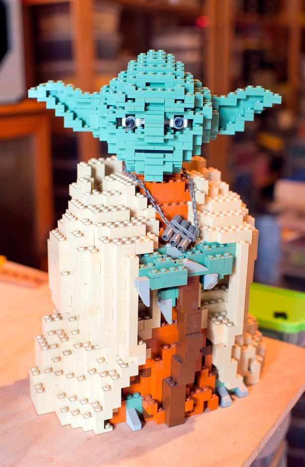 Фанат Lego занял фигурками пять сараев
