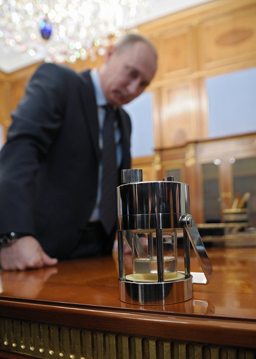 Что дарят Путину бизнесмены и политики Что дарят Путину бизнесмены и политики