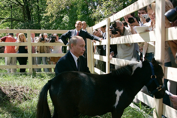 Что дарят Путину бизнесмены и политики Что дарят Путину бизнесмены и политики
