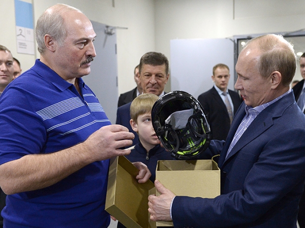 Что дарят Путину бизнесмены и политики Что дарят Путину бизнесмены и политики