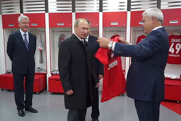 Что дарят Путину бизнесмены и политики Что дарят Путину бизнесмены и политики