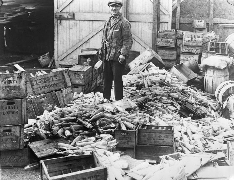 Сухой закон в США и уничтожение выпивки в 1919-1933 годах Сухой закон в США и уничтожение выпивки в 1919-1933 годах