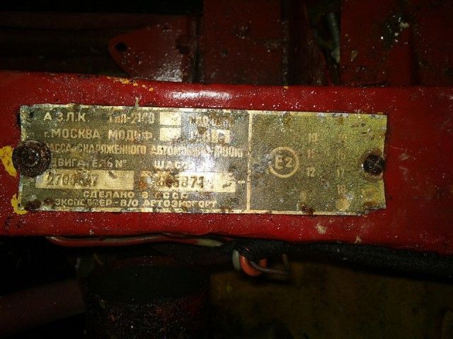 «Москвич-2140», простоявший 25 лет в сыром гараже