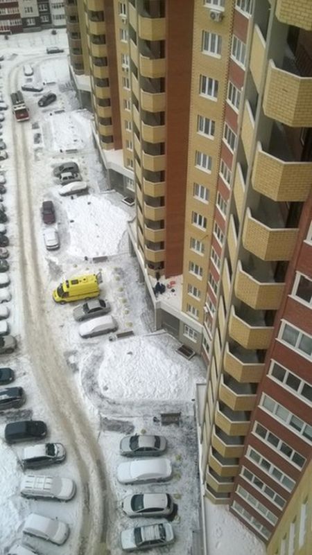 Тюменец выпал с 10-го этажа и отсудил у застройщика более полумиллиона рублей