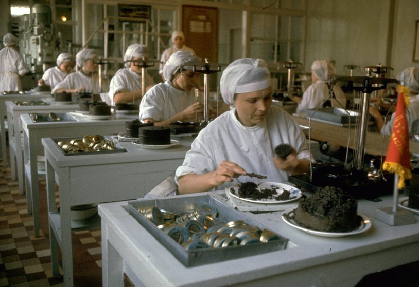 Добыча чёрной икры в Астрахани в 1960-м году Добыча чёрной икры в Астрахани в 1960-м году