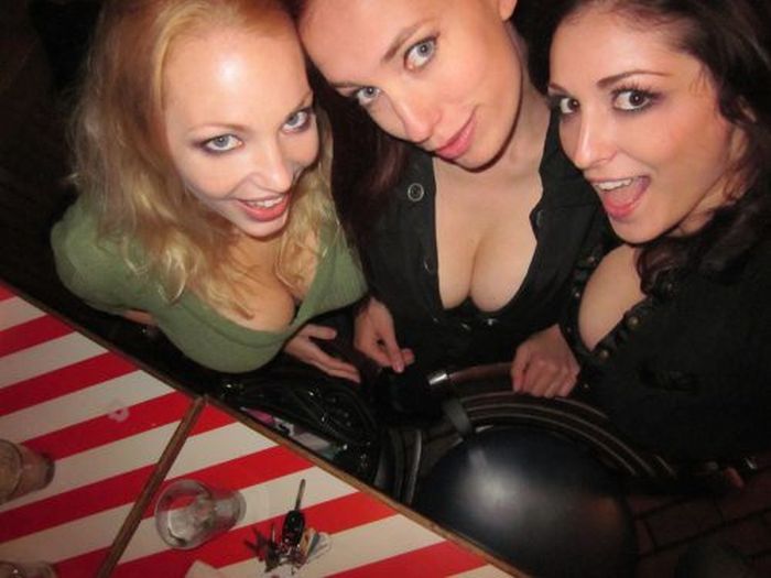 Девушки с достоинством