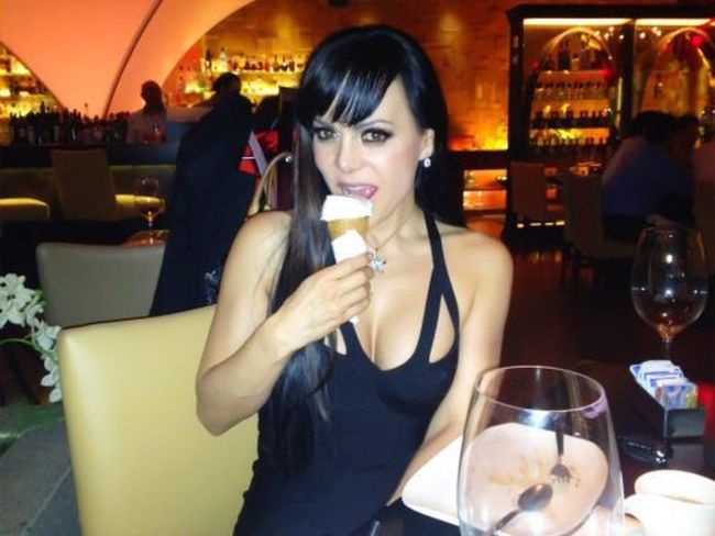 Девушки с достоинством