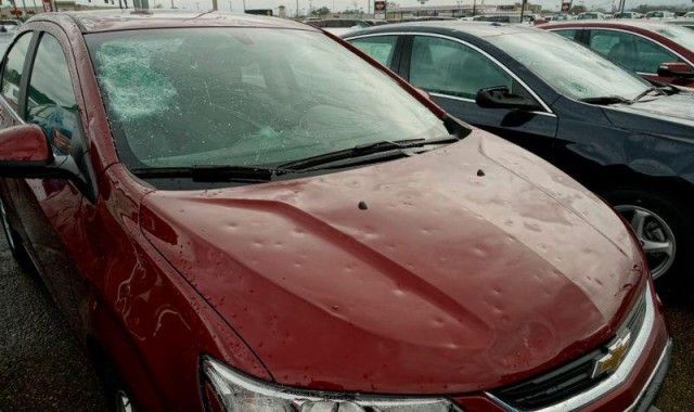 В Алабаме град повредил 380 новых Автомобилей