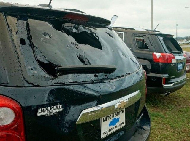 В Алабаме град повредил 380 новых Автомобилей