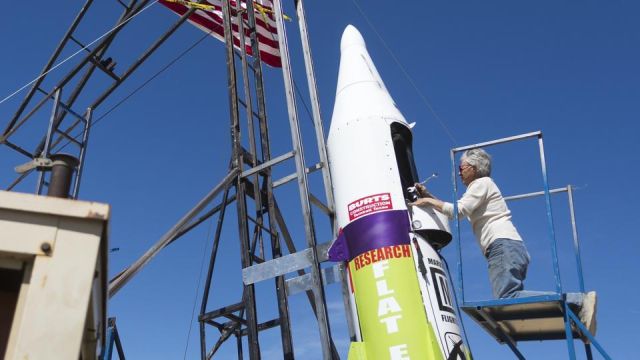 Американец, верящий в плоскую Землю, совершил полет на самодельной ракете