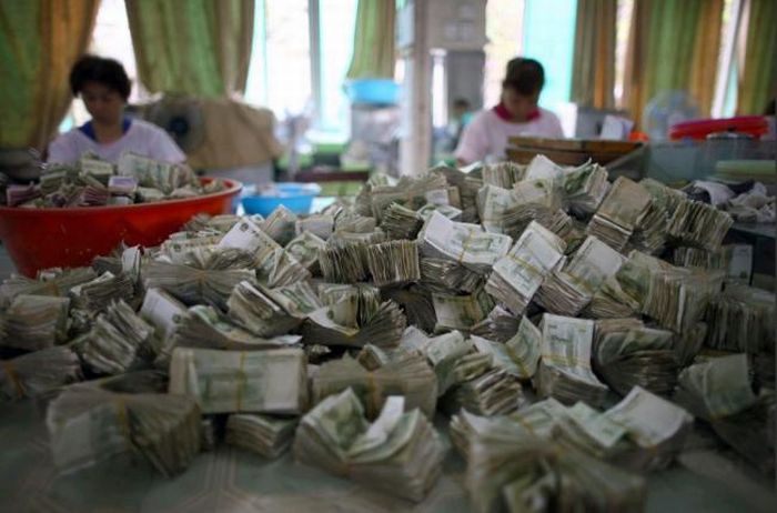 Много денег за билеты в Китае (7 фото)