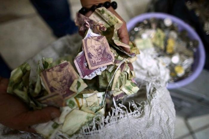 Много денег за билеты в Китае (7 фото)