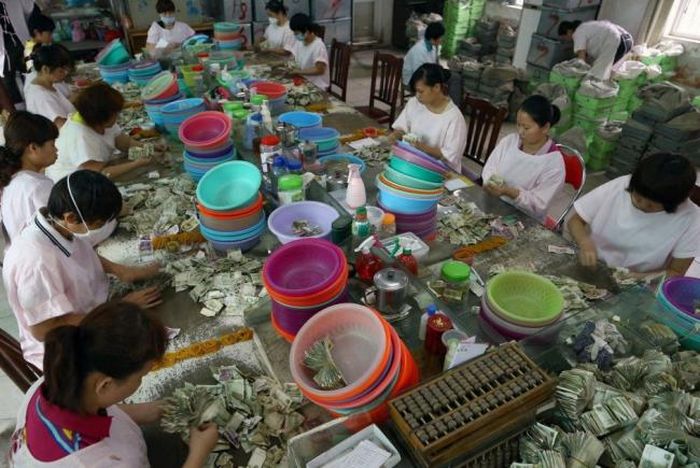 Много денег за билеты в Китае (7 фото)