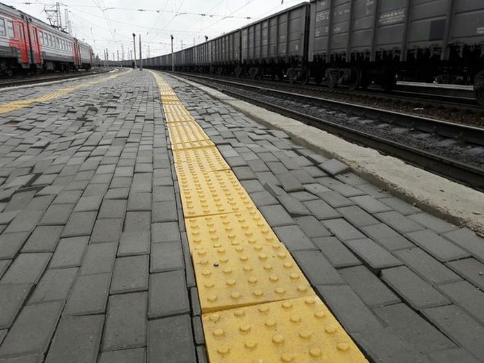 Брусчатка на кировском вокзале