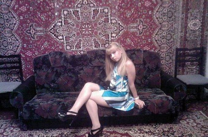 Девушки с коврами
