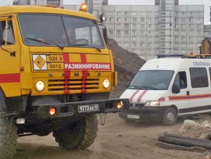 В Санкт-Петербурге к берегу прибило огромную мину