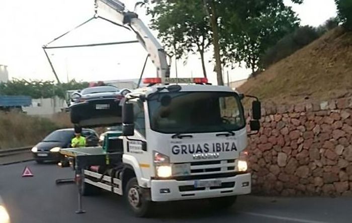 На Ибице девушка разбила Ferrari пыталась улететь с острова на самолете бойфренда