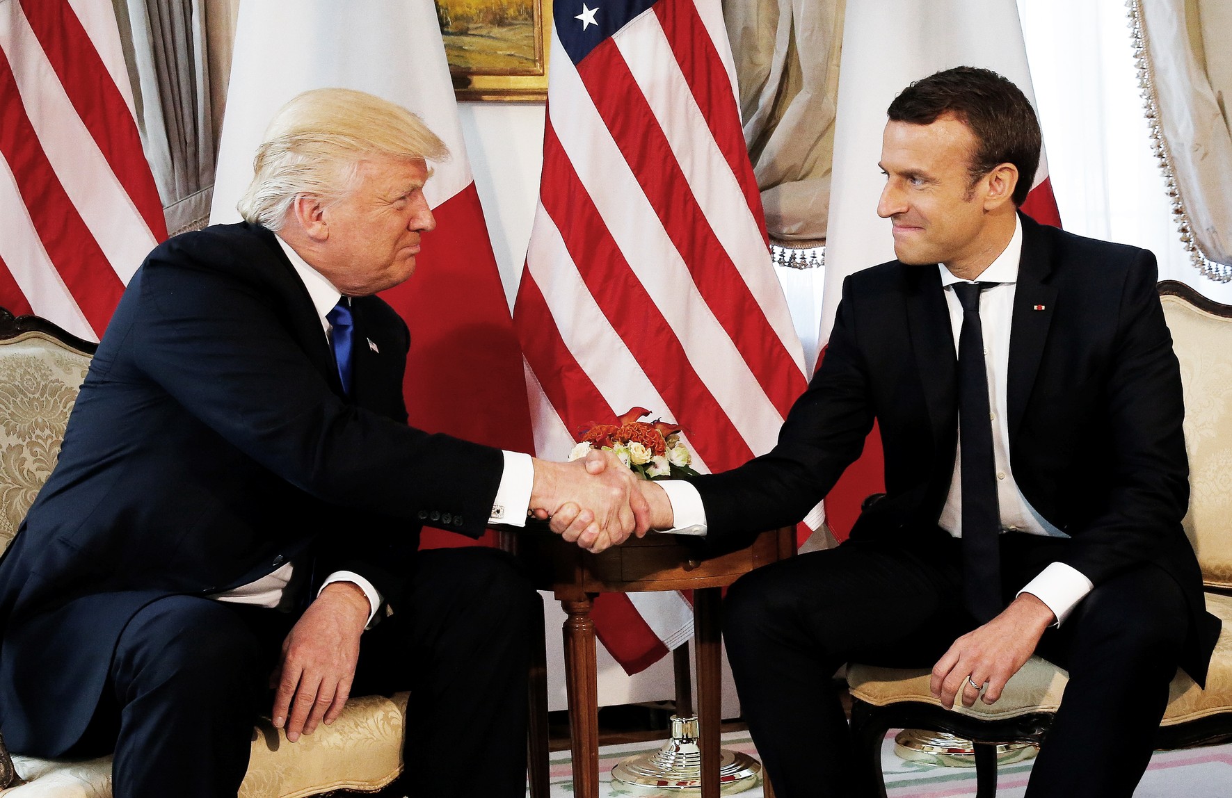 Знаменитое рукопожатие Трампа
