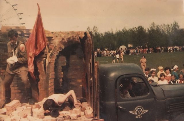 Необычные платформы во время парада к 30-летней годовщине Победы в Великой Отечественной войне