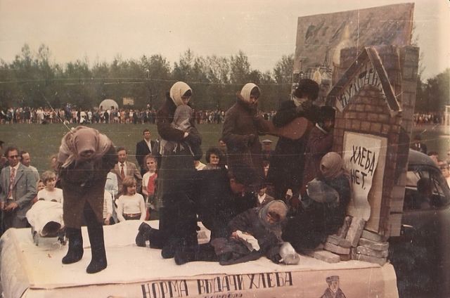 Необычные платформы во время парада к 30-летней годовщине Победы в Великой Отечественной войне