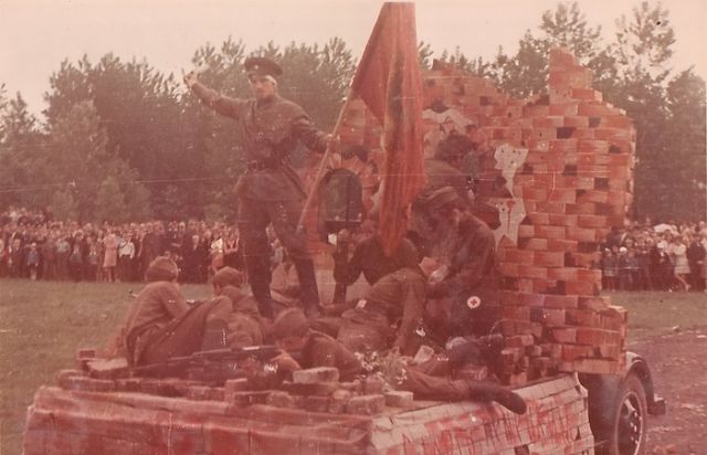 Необычные платформы во время парада к 30-летней годовщине Победы в Великой Отечественной войне