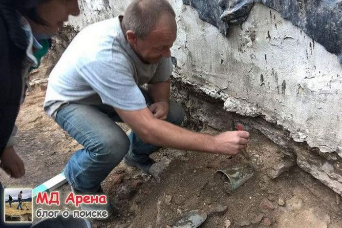 В Пскове найден клад потомка купца Федора Плюшкина В Пскове найден клад потомка купца Федора Плюшкина