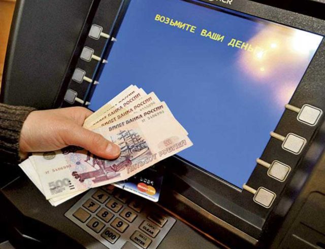 Пьяный россиянин отдал свою кредитную карту подростку, который попросил у него пару рублей