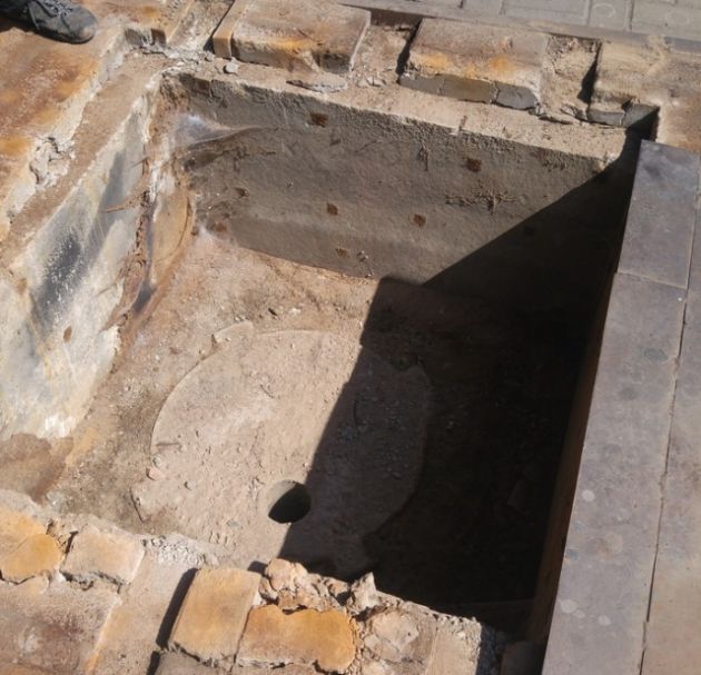Заброшенный подвал под частным домом
