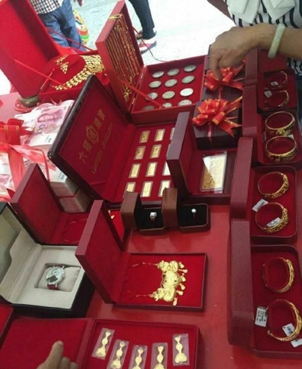 Китайский юноша удачно женился
