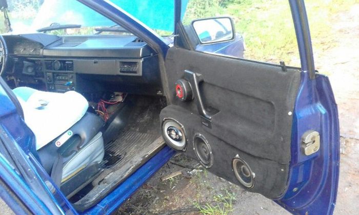 Меломаны тюнигуют свои автомобили