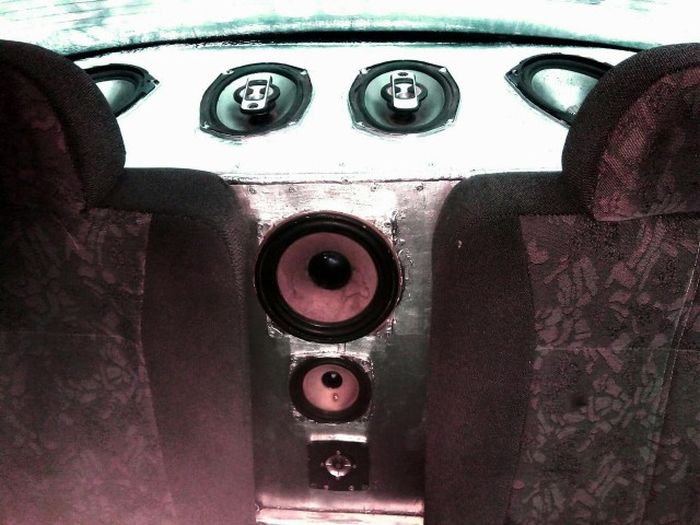 Меломаны тюнигуют свои автомобили