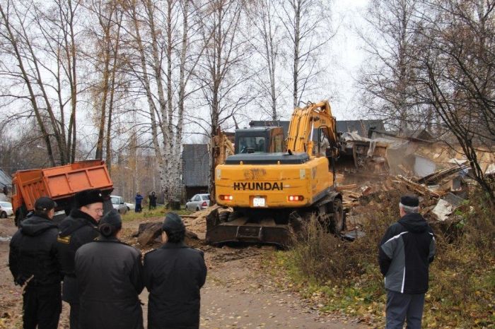 В Перми сносят незаконно построенные цыганское дома