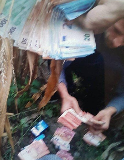 Ограбили почтовое отделение, а затем похвастались своей "добычей" в социальной сети