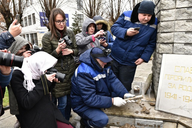 На ярославском заводе вскрыли 50-летнюю "капсулу времени"