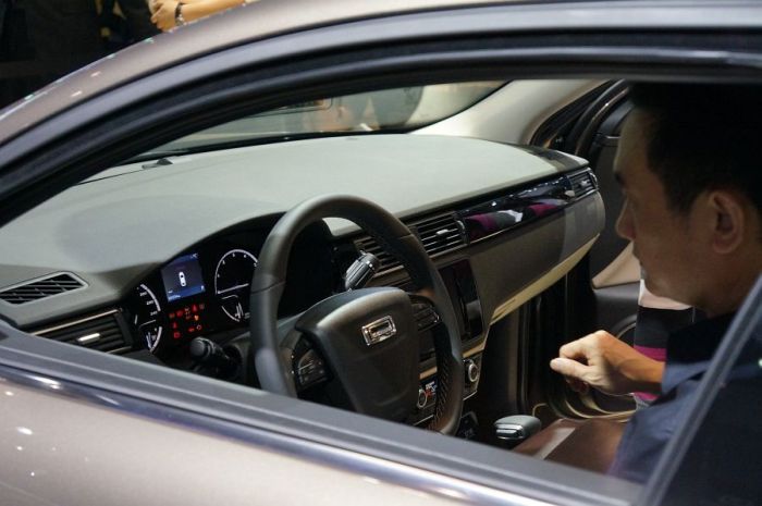 Модели и автомобили на выставке Auto Guangzhou-2013 Модели и автомобили на выставке Auto Guangzhou-2013