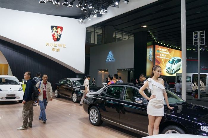Модели и автомобили на выставке Auto Guangzhou-2013 Модели и автомобили на выставке Auto Guangzhou-2013