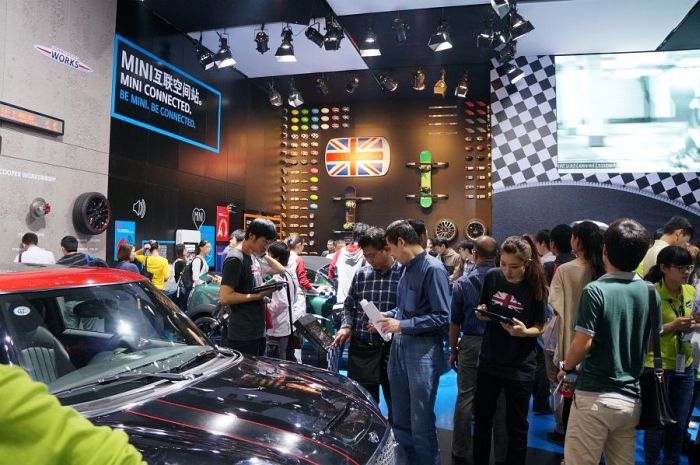 Модели и автомобили на выставке Auto Guangzhou-2013 Модели и автомобили на выставке Auto Guangzhou-2013