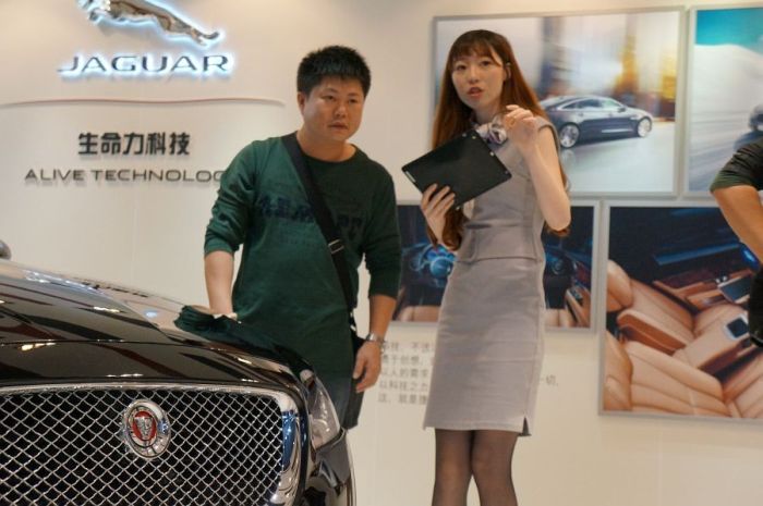 Модели и автомобили на выставке Auto Guangzhou-2013 Модели и автомобили на выставке Auto Guangzhou-2013