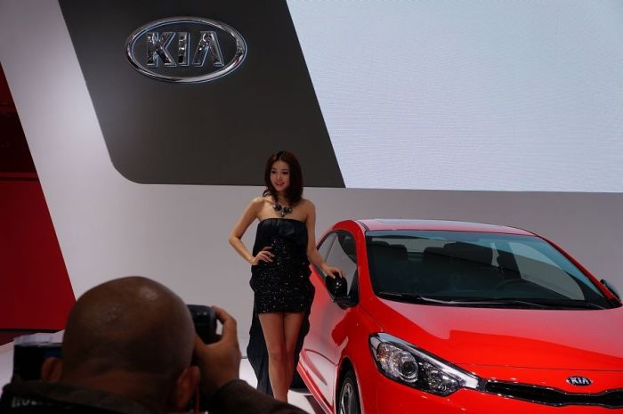 Модели и автомобили на выставке Auto Guangzhou-2013 Модели и автомобили на выставке Auto Guangzhou-2013