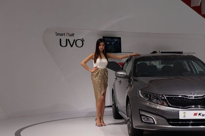 Модели и автомобили на выставке Auto Guangzhou-2013 Модели и автомобили на выставке Auto Guangzhou-2013