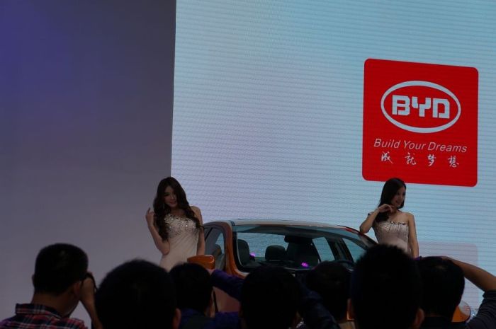 Модели и автомобили на выставке Auto Guangzhou-2013 Модели и автомобили на выставке Auto Guangzhou-2013