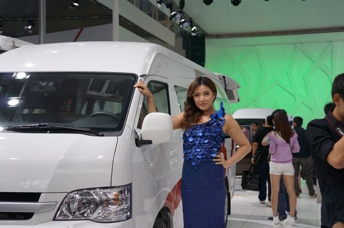 Модели и автомобили на выставке Auto Guangzhou-2013 Модели и автомобили на выставке Auto Guangzhou-2013