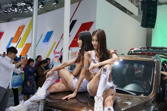 Модели и автомобили на выставке Auto Guangzhou-2013 Модели и автомобили на выставке Auto Guangzhou-2013