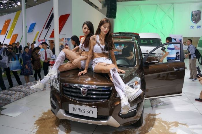 Модели и автомобили на выставке Auto Guangzhou-2013 Модели и автомобили на выставке Auto Guangzhou-2013