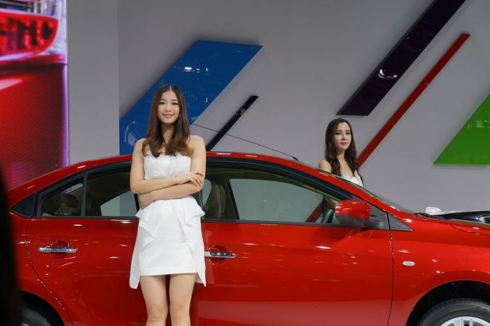 Модели и автомобили на выставке Auto Guangzhou-2013 Модели и автомобили на выставке Auto Guangzhou-2013