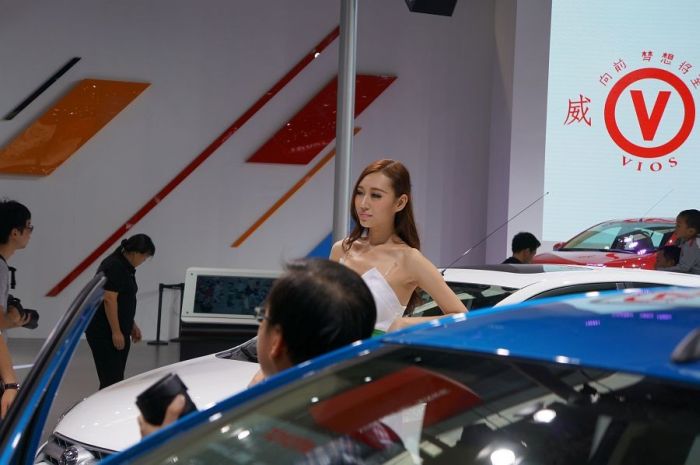 Модели и автомобили на выставке Auto Guangzhou-2013 Модели и автомобили на выставке Auto Guangzhou-2013