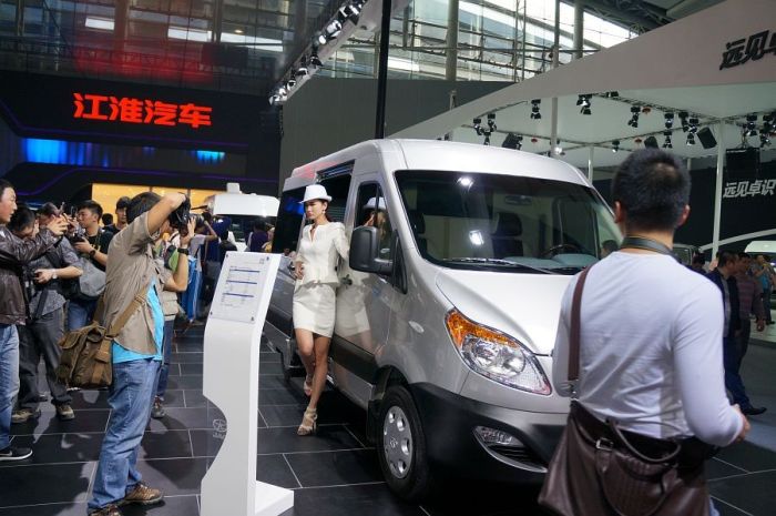 Модели и автомобили на выставке Auto Guangzhou-2013 Модели и автомобили на выставке Auto Guangzhou-2013