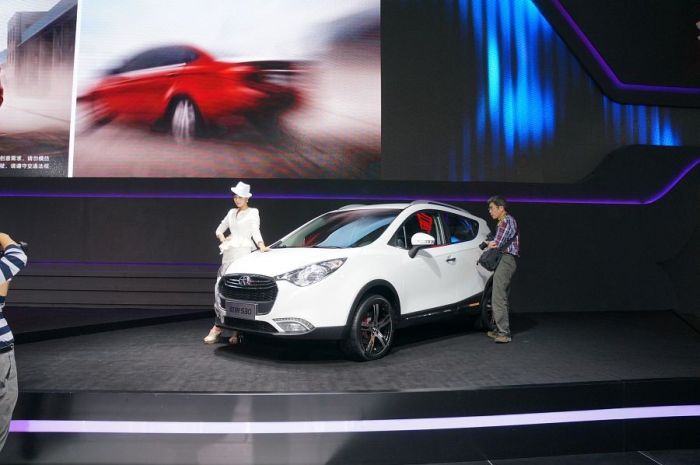 Модели и автомобили на выставке Auto Guangzhou-2013 Модели и автомобили на выставке Auto Guangzhou-2013