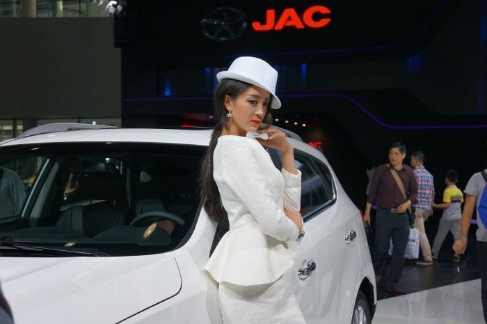 Модели и автомобили на выставке Auto Guangzhou-2013 Модели и автомобили на выставке Auto Guangzhou-2013