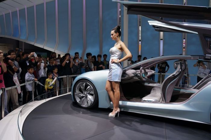 Модели и автомобили на выставке Auto Guangzhou-2013 Модели и автомобили на выставке Auto Guangzhou-2013